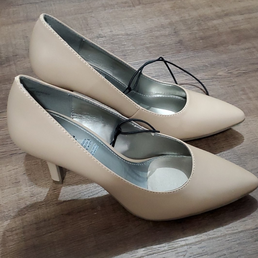 NWT Nude Pumps